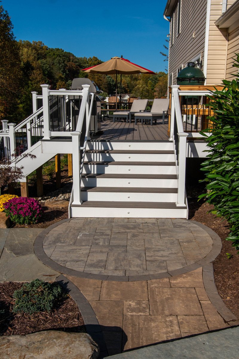 paver patio designed for outdoor entertaining in Oakdale, NY.